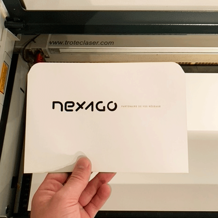 photo de la réalisation du packaging de Nexago par Laurent Agier, agence de communication à Toulon